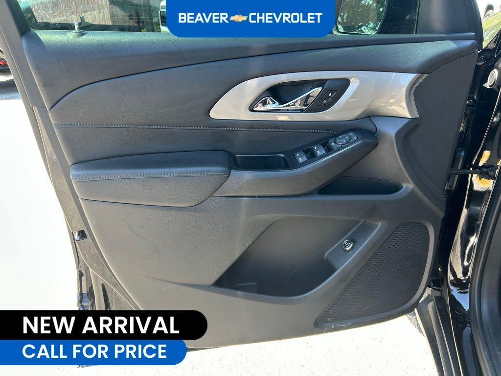 used 2022 Chevrolet Traverse car, priced at $30,192