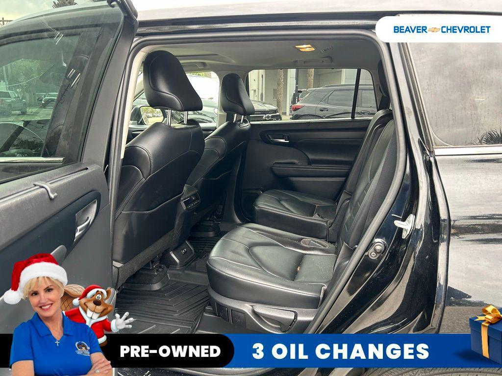 used 2021 Toyota Highlander car, priced at $29,777