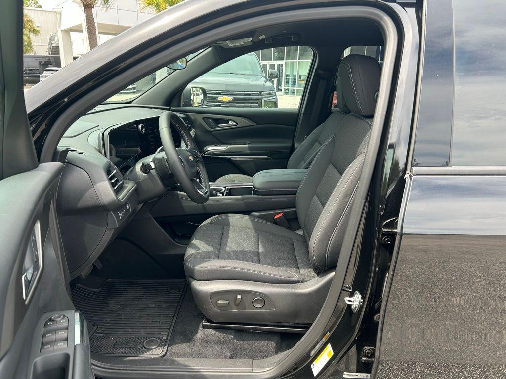 new 2025 Chevrolet Traverse car, priced at $42,945