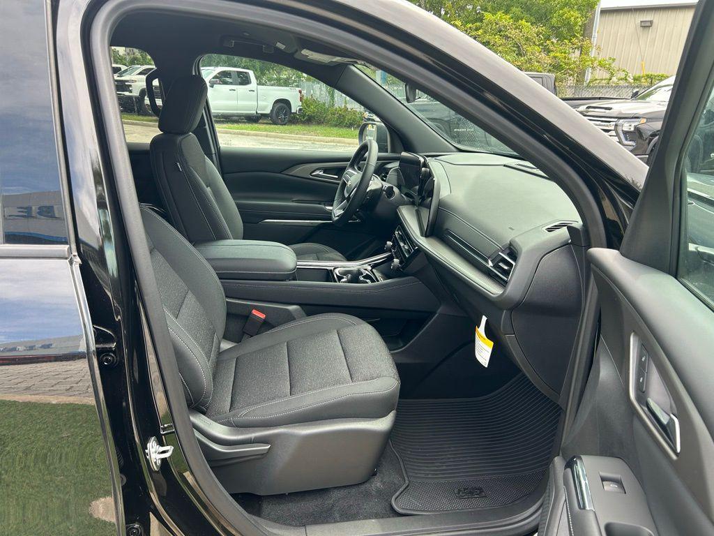 new 2025 Chevrolet Traverse car, priced at $42,945