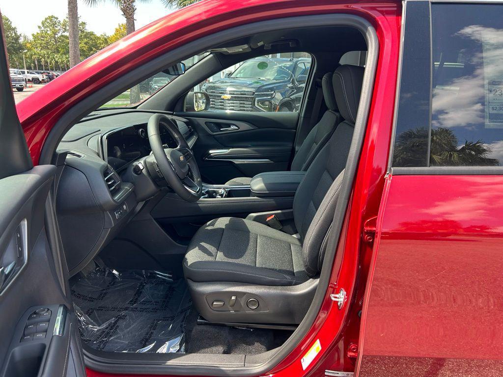 new 2025 Chevrolet Traverse car, priced at $43,190