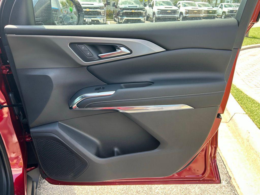 new 2025 Chevrolet Traverse car, priced at $43,190