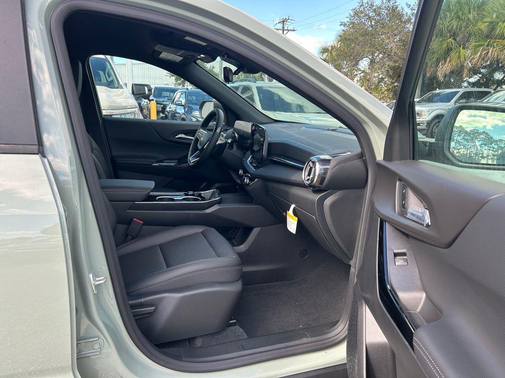 new 2026 Chevrolet Equinox car, priced at $33,490