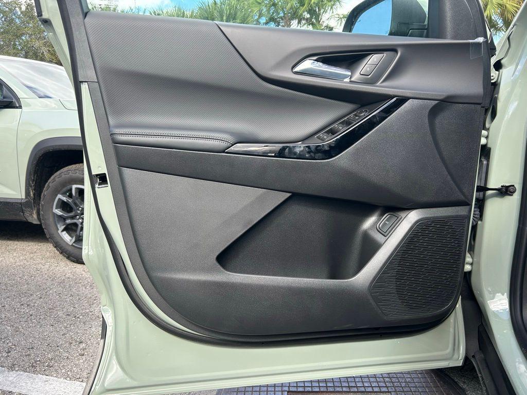 new 2026 Chevrolet Equinox car, priced at $33,490