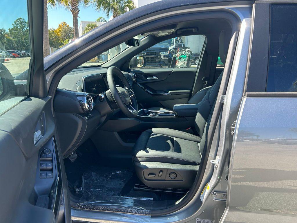 new 2026 Chevrolet Equinox car, priced at $33,985