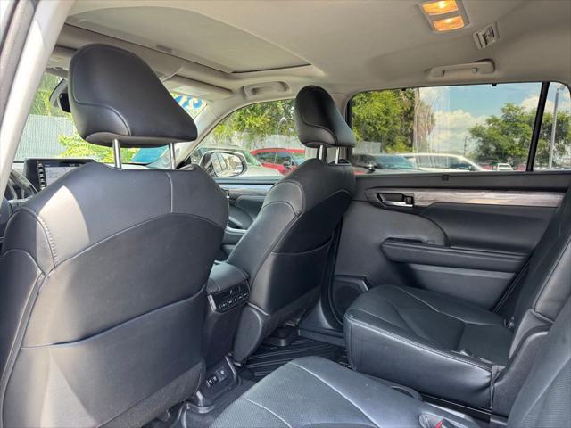 used 2021 Toyota Highlander car, priced at $33,548