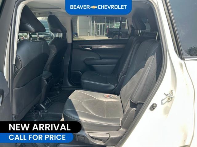 used 2021 Toyota Highlander car, priced at $33,887
