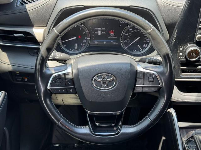 used 2021 Toyota Highlander car, priced at $33,548