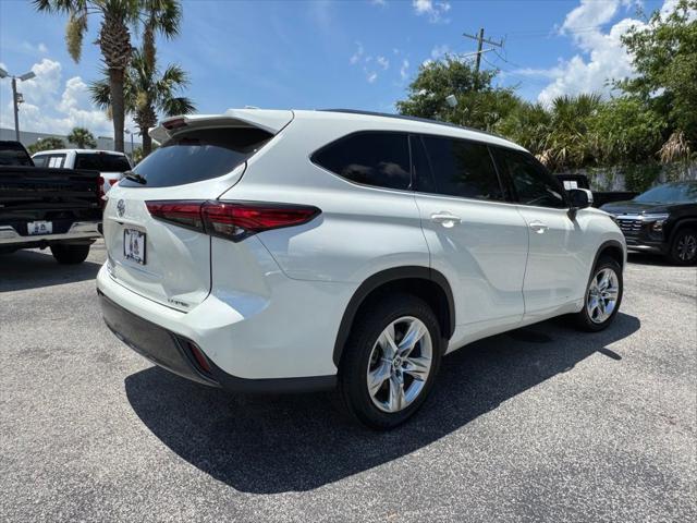 used 2021 Toyota Highlander car, priced at $33,548