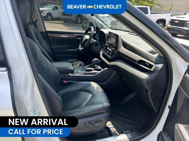 used 2021 Toyota Highlander car, priced at $33,887