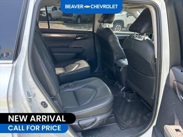 used 2021 Toyota Highlander car, priced at $33,887