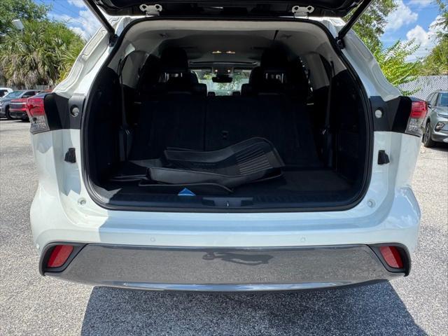 used 2021 Toyota Highlander car, priced at $33,548
