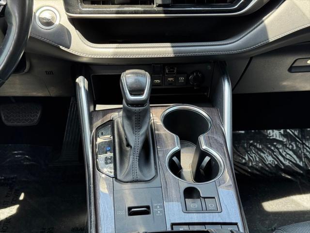 used 2021 Toyota Highlander car, priced at $33,548