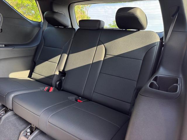 new 2025 Chevrolet Traverse car, priced at $43,690