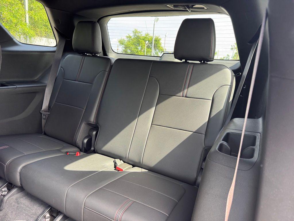 used 2023 Chevrolet Traverse car, priced at $38,171