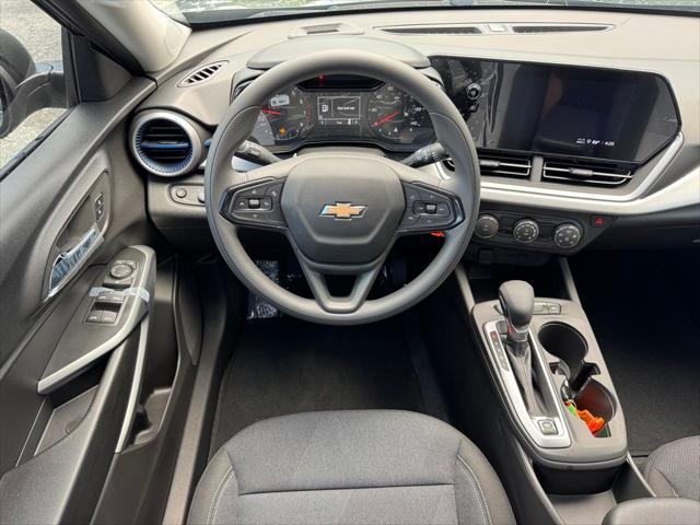 new 2025 Chevrolet Trax car, priced at $21,895