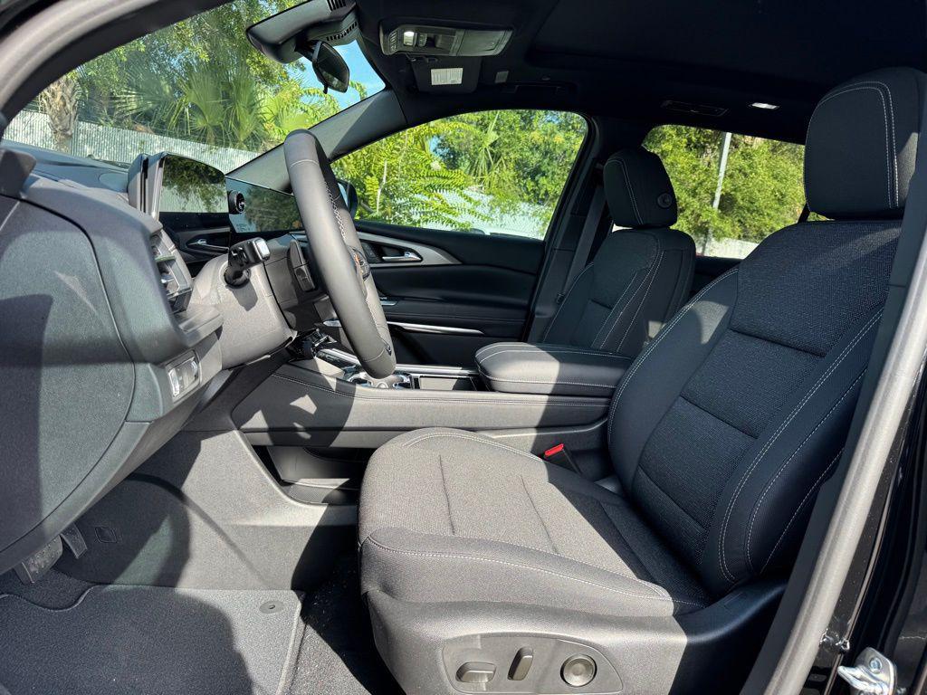 new 2026 Chevrolet Traverse car, priced at $45,195