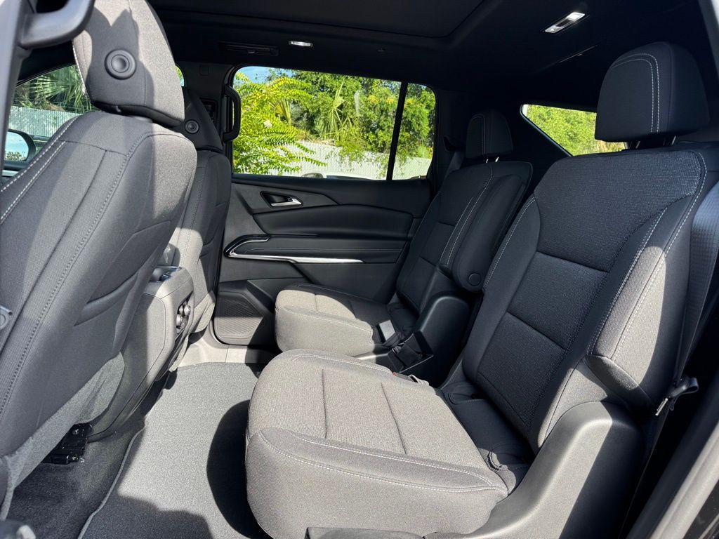 new 2026 Chevrolet Traverse car, priced at $45,195