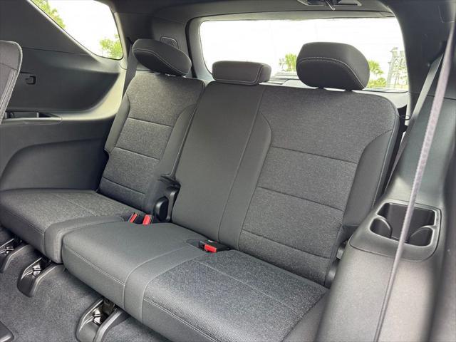 new 2025 Chevrolet Traverse car, priced at $42,095