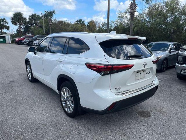 used 2020 Toyota Highlander car, priced at $32,803