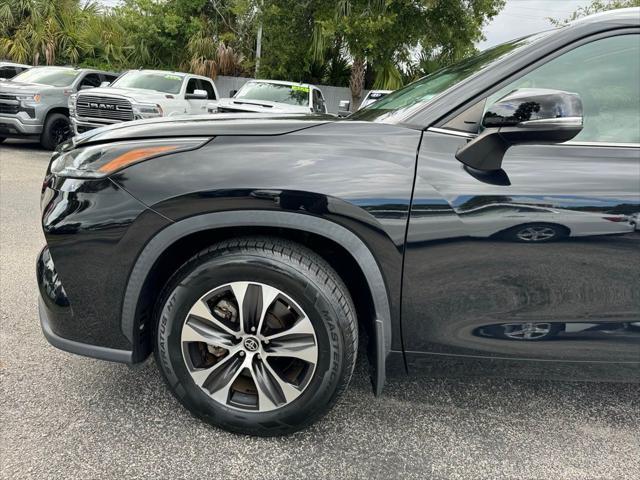 used 2021 Toyota Highlander car, priced at $33,576