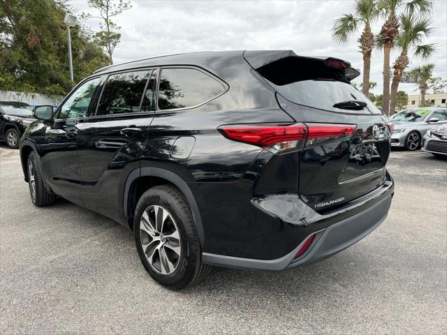 used 2021 Toyota Highlander car, priced at $34,358