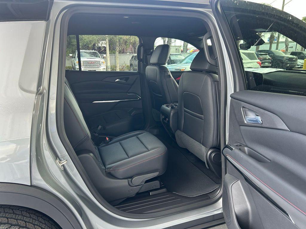 new 2026 Chevrolet Traverse car, priced at $52,020