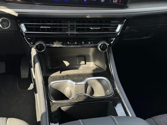 new 2025 Chevrolet Traverse car, priced at $43,884