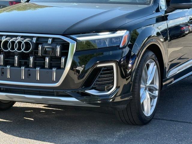 new 2025 Audi Q7 car, priced at $76,950