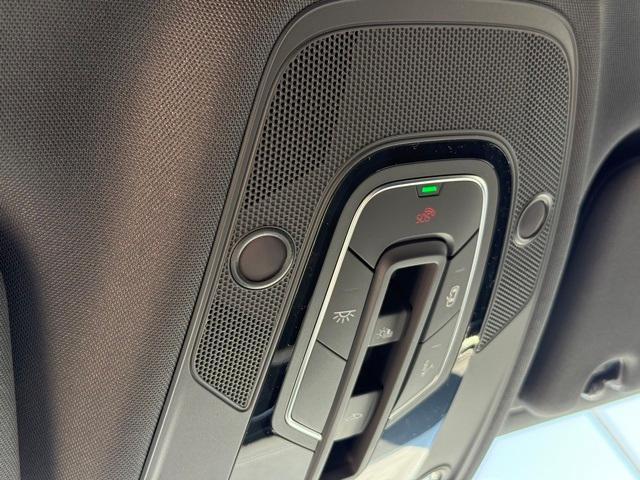 new 2025 Audi Q7 car, priced at $76,350