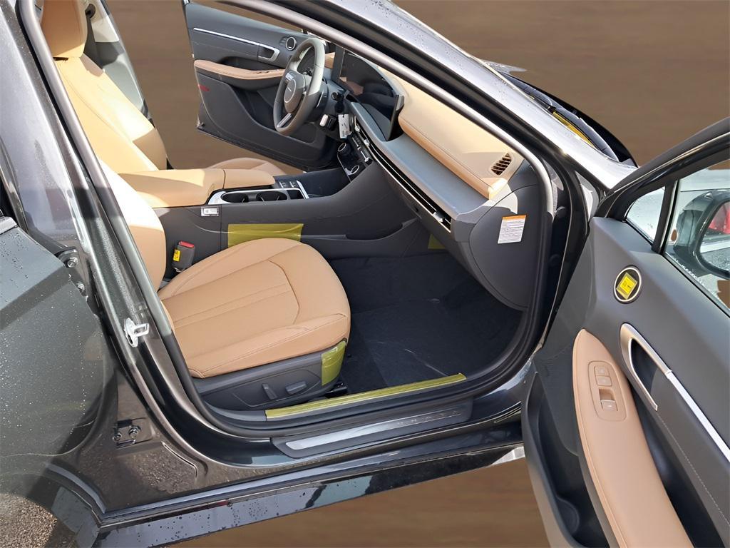 new 2025 Hyundai Sonata Hybrid car, priced at $35,421