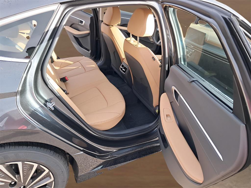 new 2025 Hyundai Sonata Hybrid car, priced at $35,421