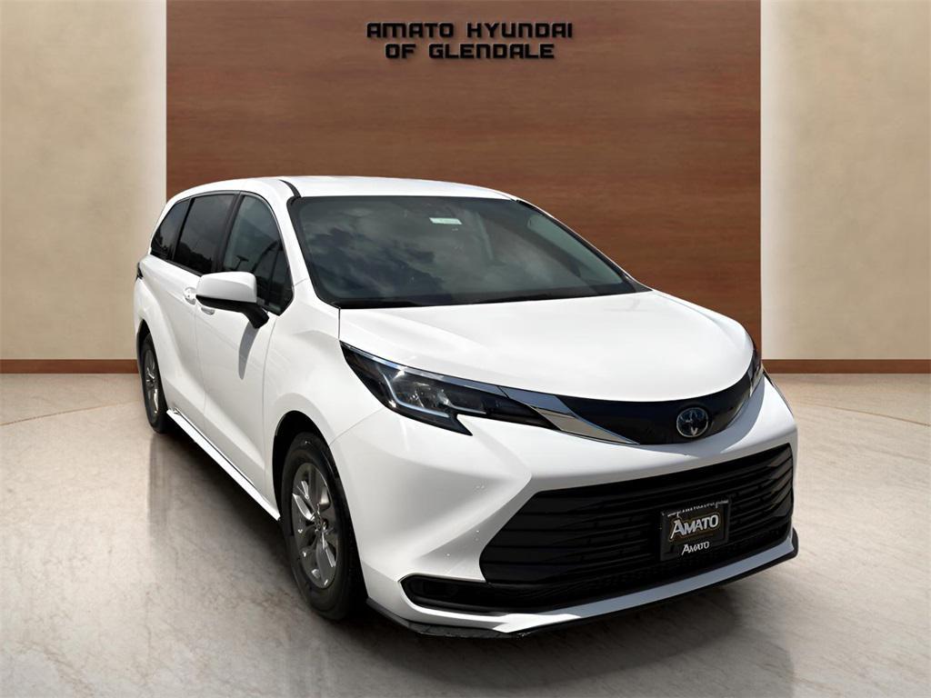 used 2023 Toyota Sienna car, priced at $33,900