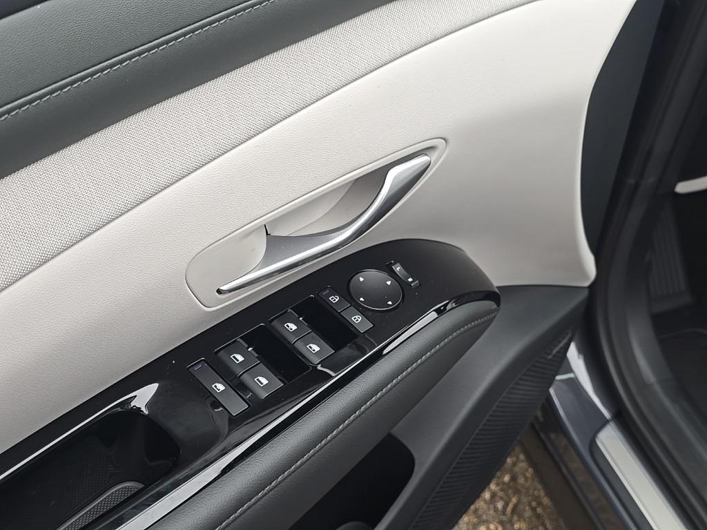 new 2026 Hyundai TUCSON Hybrid car, priced at $39,925