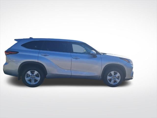 used 2024 Toyota Highlander car, priced at $38,997