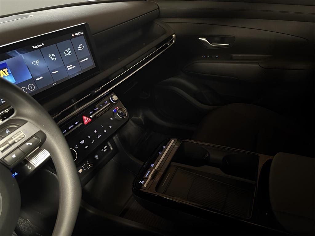 new 2025 Hyundai TUCSON Hybrid car, priced at $30,970