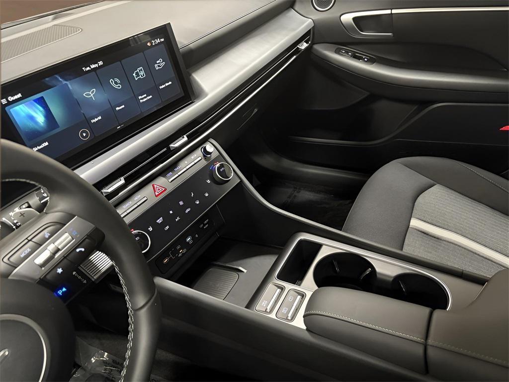 new 2025 Hyundai Sonata Hybrid car, priced at $30,908