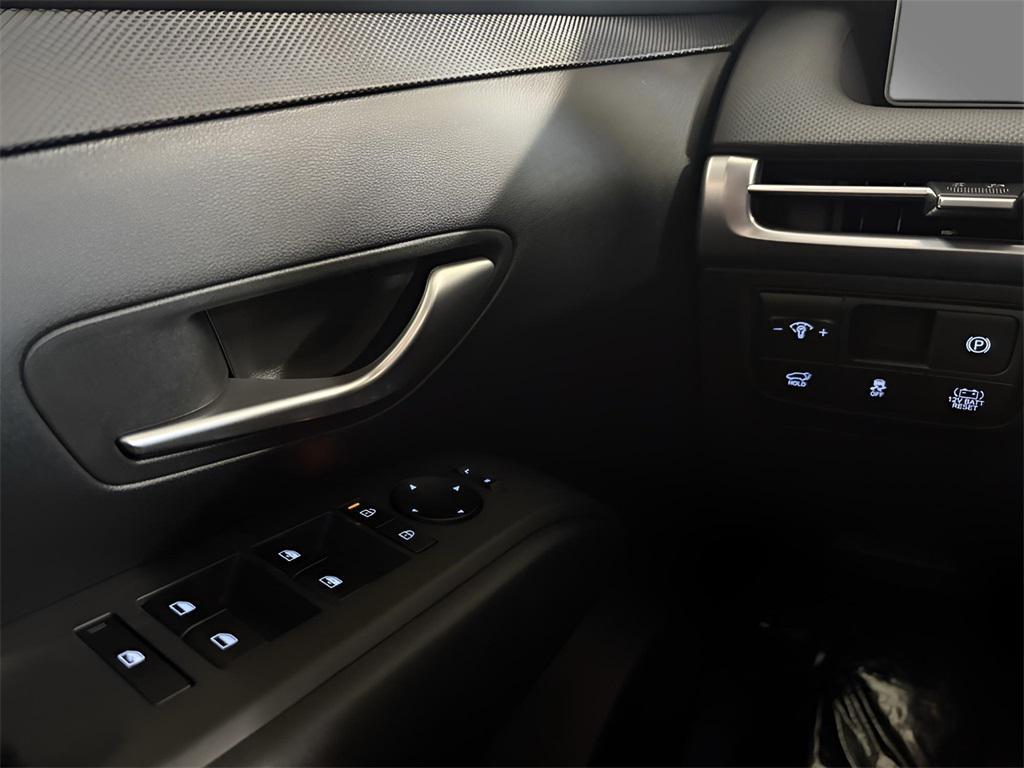 new 2025 Hyundai TUCSON Hybrid car, priced at $30,930