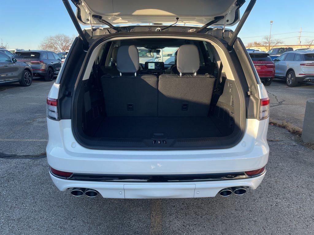 new 2025 Lincoln Aviator car, priced at $76,625