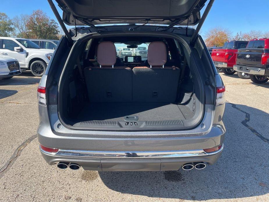 new 2025 Lincoln Aviator car, priced at $72,625