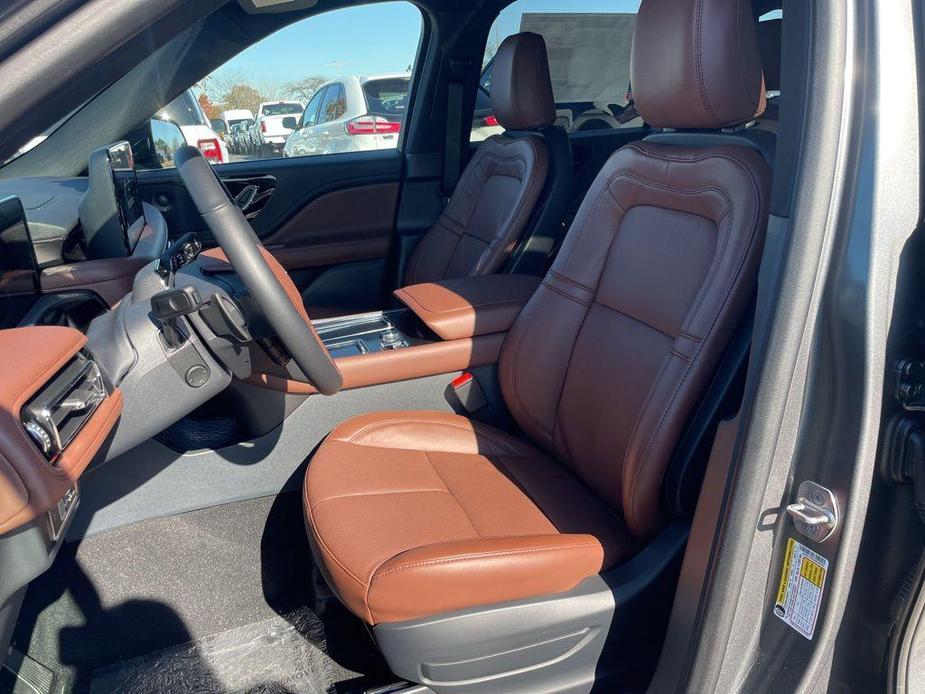 new 2025 Lincoln Aviator car, priced at $72,625