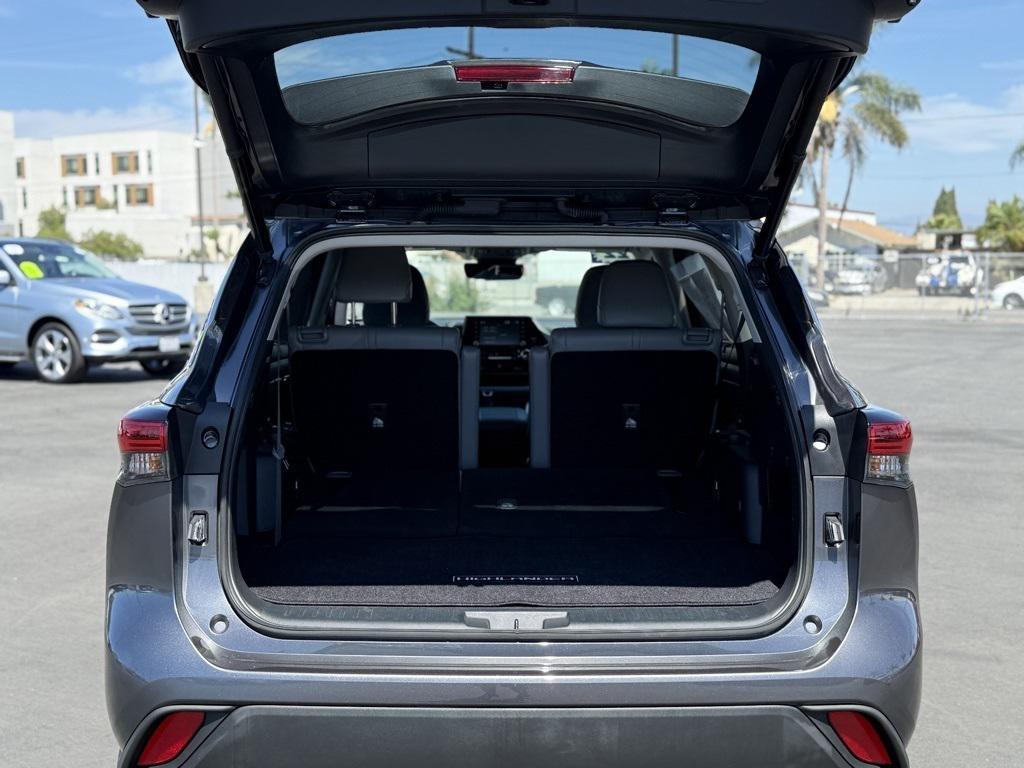 used 2022 Toyota Highlander Hybrid car, priced at $38,993