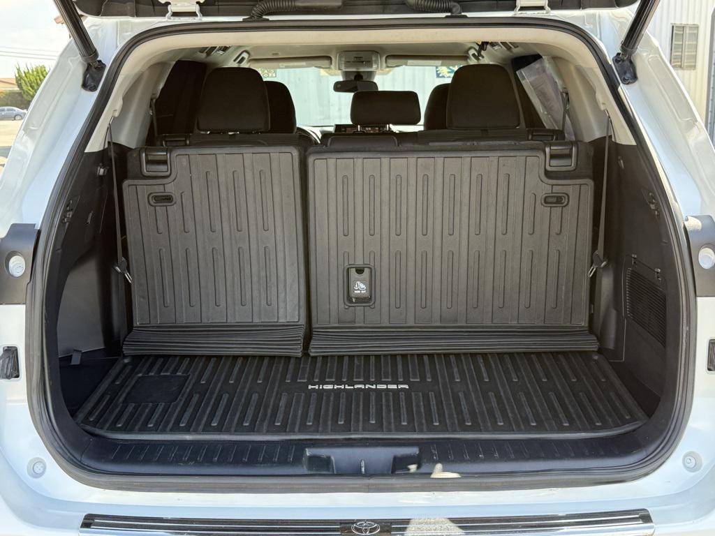 used 2022 Toyota Highlander car, priced at $29,419
