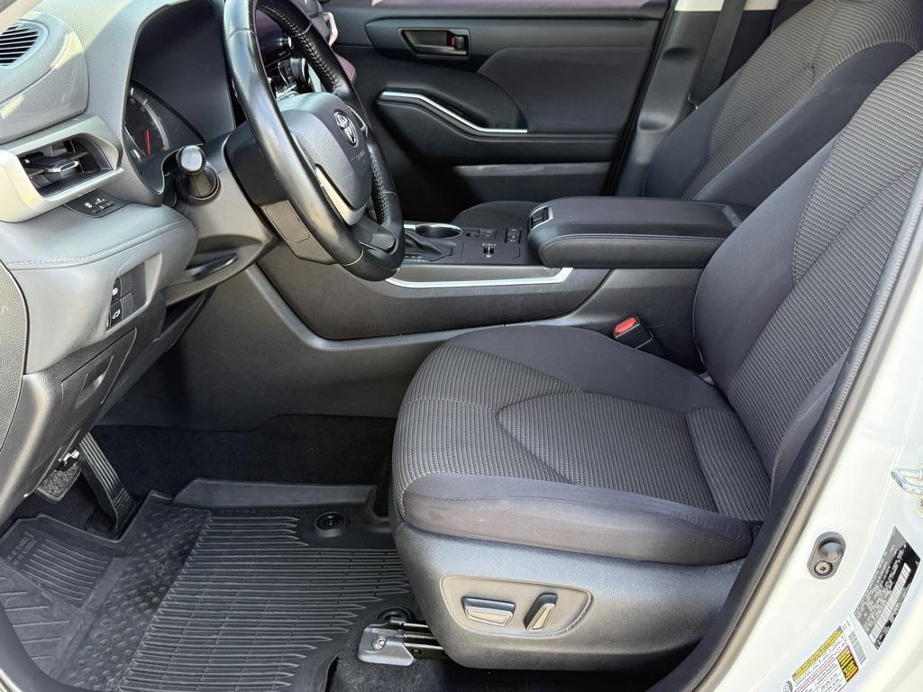used 2022 Toyota Highlander car, priced at $29,419