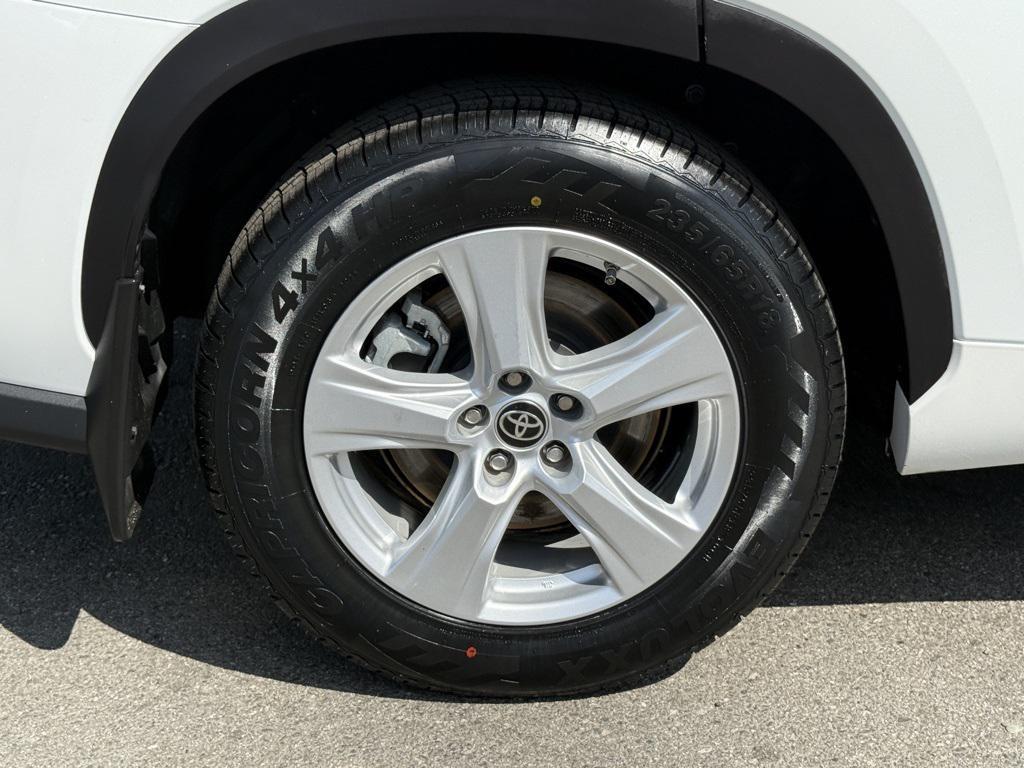 used 2022 Toyota Highlander car, priced at $29,419
