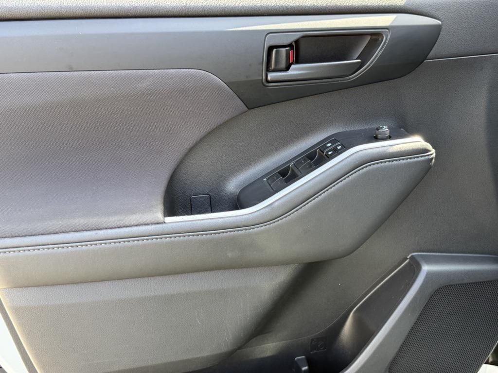 used 2022 Toyota Highlander car, priced at $29,419