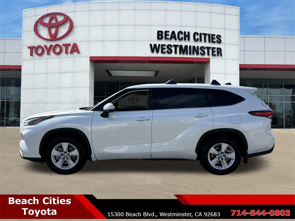 used 2022 Toyota Highlander car, priced at $29,419