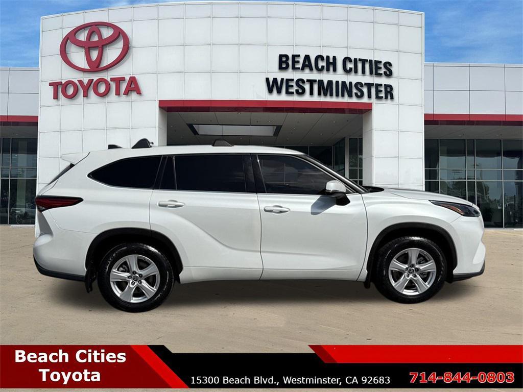 used 2022 Toyota Highlander car, priced at $29,419