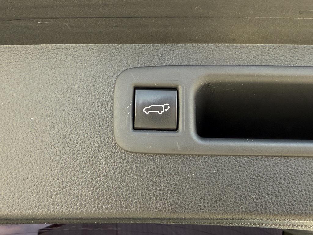used 2022 Toyota Highlander car, priced at $29,419