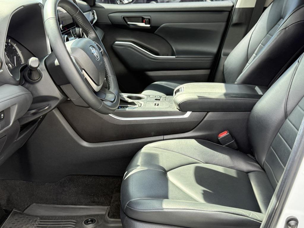used 2023 Toyota Highlander car, priced at $35,603
